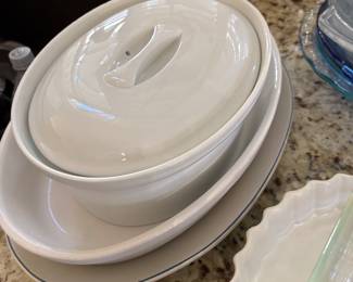 CASSEROLE DISH