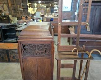 Antique Vitanola phonograph, a disc player popular in the early 20th century. Manufacturer: The Vitanola Talking Machine Co., based in Chicago, was active from around 1916 to 1925.
AND ...
Antique oak hall tree, late 19th or early 20th century, possibly in the Arts and Crafts or Mission style