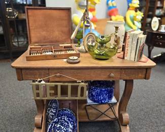 Sofa table with drawer
40"x26"x31"
$80
Perfect for a sofa table or a desk. Gorgeous curved accents on ends add that one of a kind flair. 