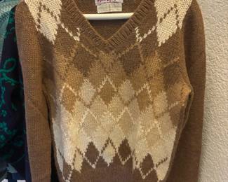 Monod Sports Ltd Brown Agryle Pattern 100% Alpaca Wool V-Neck Sweater – Size Medium