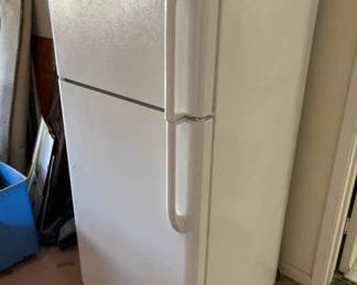 Frigidaire RefrigeratorFreezer