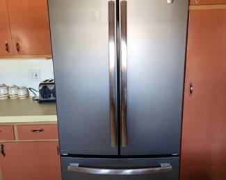 GE Refrigerator about 5 years old, very clean!