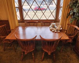 Ethan Allen Dining Room Table with 6 chairs and 2 leaves