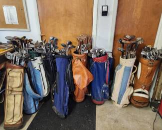 Spalding, North Western, Louisville, Match Play, Wilson, Strater golf clubs and bags.
Most all clubs 5.00 each and most bags 10.00 each.