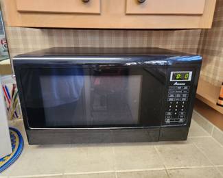 Amana Microwave oven
