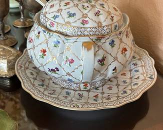 Vintage Heirloom Soup Tureen by Toyo with Ladle