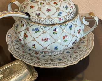 Vintage Heirloom Soup Tureen by Toyo with Ladle