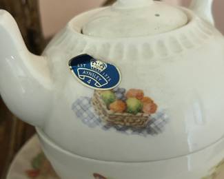 Aynsley Teapot 