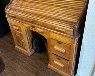 Roll top desk