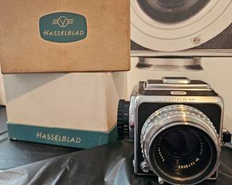 Hasselblad 1000F - Carl Zeiss
Tessar 1:2.8  f = 80mm lenses
NR 1419582