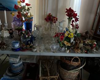 Vases
Ducks
baskets
Plates