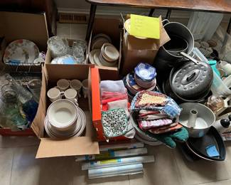 Pots and Pans
Roasting
Potholders and dish cloths