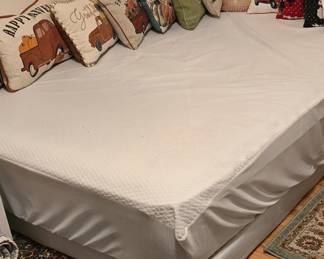Full Size Mattress - Throw Pillows