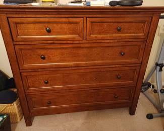 Haverty's dresser