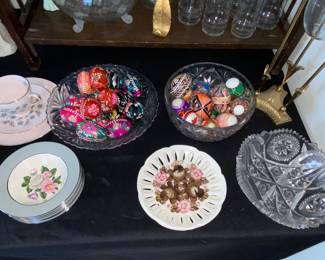 Decorative plates and bowls 