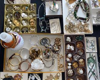 Assorted jewelry