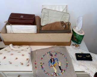 Assorted vintage purses