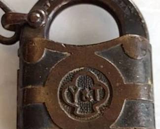 000.Main Image Vintage Yale Towne Padlock with Chain No Key