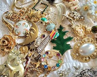 000,Main Image Vintage Jewelry Brooch Pin Lot