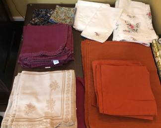 Napkins, placemats, tablecloths