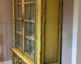Side view of hutch