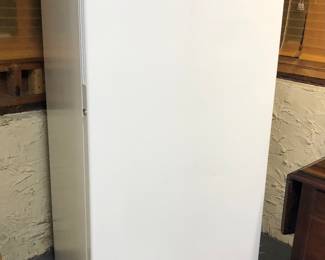 Midea upright refrigerator/freezer combo - 13.8 cu. ft. Can use as freezer only -OR- freezer & refrigerator combo - easy to switch (28”W, 29.5”H, 62”H)