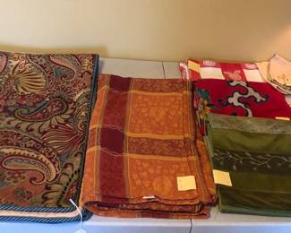 Tablecloths + small lamp