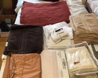 Sheets, towels, bedspreads including white Bates dual king size with fringe