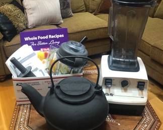 Vita-Mix 5000 blender with 2 pitchers, cast iron Star No. 8 kettle