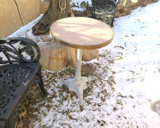 Handmade Outdoor Metal Round Pedestal Table
