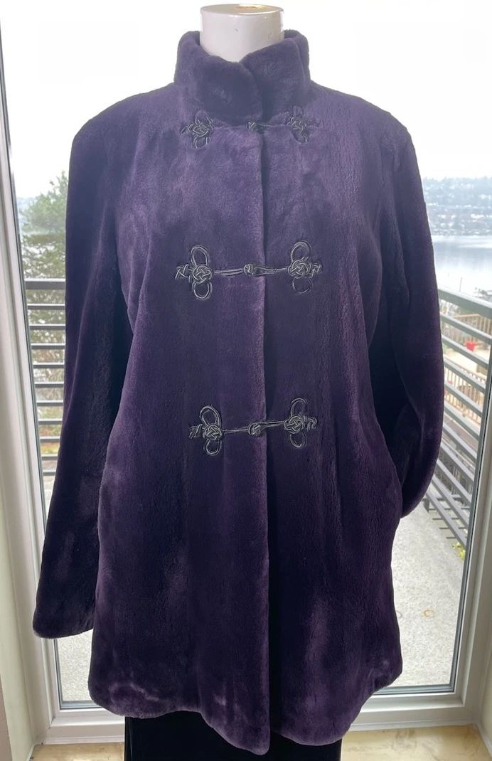 Stunning Dark Purple Dyed Fur Coat * Likely Chinchilla? Ladies Coat * No Tags * Size L Best Guess
