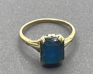 Vintage 10K Yellow Gold Ladies Ring * Blue Stone * Size 8
