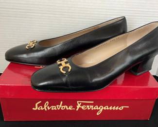 Salvatore Ferragamo ‘ Agata ‘ Ladies Black Leather Dress Shoes * 10C
