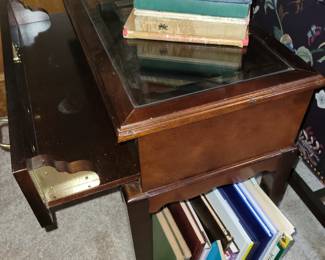 Display side table