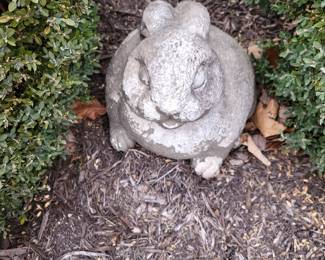 Outdoor statuary