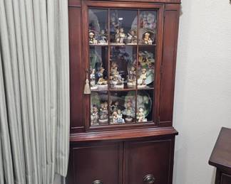 Vtg. Chippendale Style Mahogany Corner Cabinet 1/2