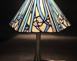 Tiffany-Style Stained Glass Table Lamp