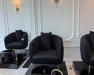 Chair and sink can be sold separately all prices are not final fully negotiable 