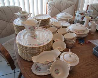 Lenox - serving for 18 many serving pieces
