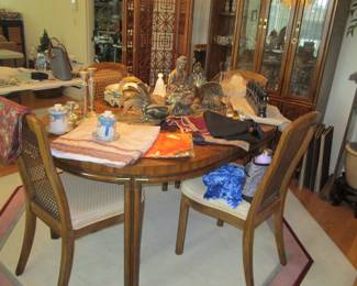 Drexel dining table - 2 leaves - 4 chairs and china cabinet
