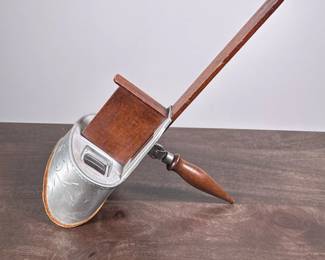 STEREOSCOPIC VIEWER | Antique Underwood & Underwood stereoscopic viewer with folding handle. - h. 8 x w. 5 x l. 12 in
