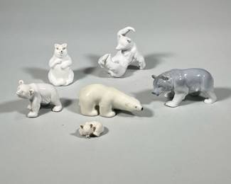 (6pc) MIXED POLAR BEAR FIGURINES | 
Mixed ceramic polar bear figurines including; Coalport, Arabia Finland, and more! - h. 3.5 x w. 3 x l. 4 in
