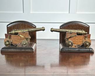 (2pc) PAIR BRASS CANNON BOOKENDS | Miniature/model brass cannons mounted on wooden bookends - h. 5.5 x w. 5.5 x l. 9 in