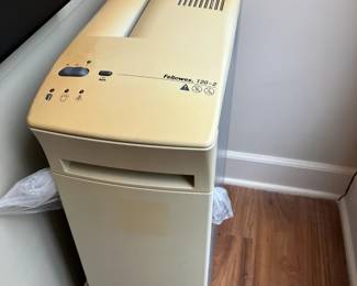 Fellowes paper shredder