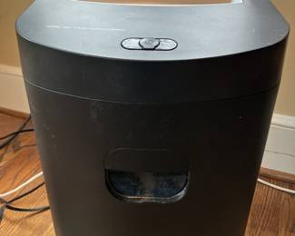 Royal cross cut paper shredder