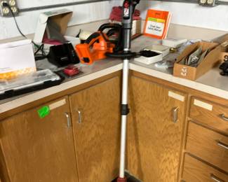 Craftsman battery powered weed eater w/ charger