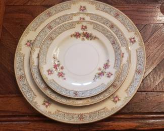 Formal Dinner Service for 12 plus serving pcs