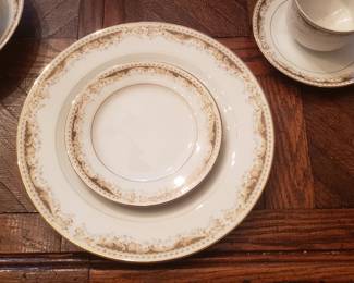 Formal Dinner Service for 12 plus serving pcs