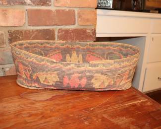 NATIVE AMERICAN INDIAN BASKET - PRIMITIVE