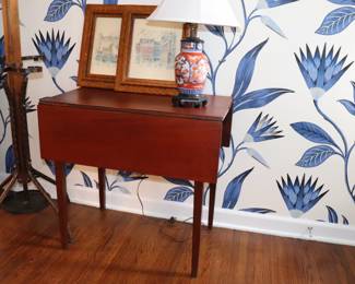 Tapered leg drop leaf table